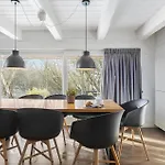 Semesterbostad Four-bedroom With A Fireplace In