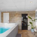 Semesterbostad Four-bedroom With A Fireplace In *
