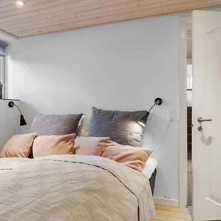 Four-bedroom With A Fireplace In Feriehus Romo