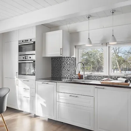 Four-bedroom With A Fireplace In Feriehus Romo