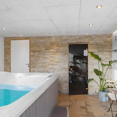 Ferienhaus Four-bedroom With A Fireplace In Romo *