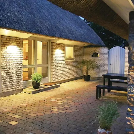 Σπίτι διακοπών Four-bedroom With A Fireplace In Romo *