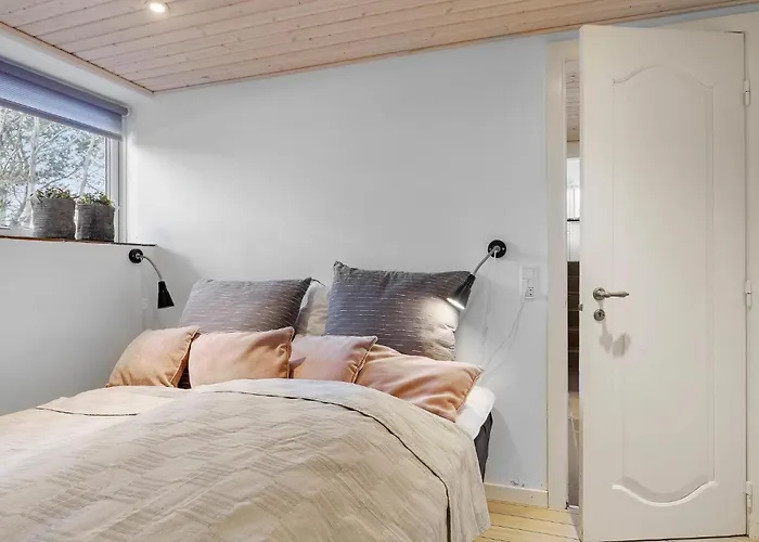 Four-bedroom With A Fireplace In Feriehus Romo